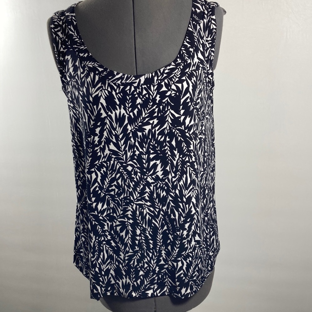 Maternity Liz Lange Top Size Small Black and White Patterned  Low Round Neck
